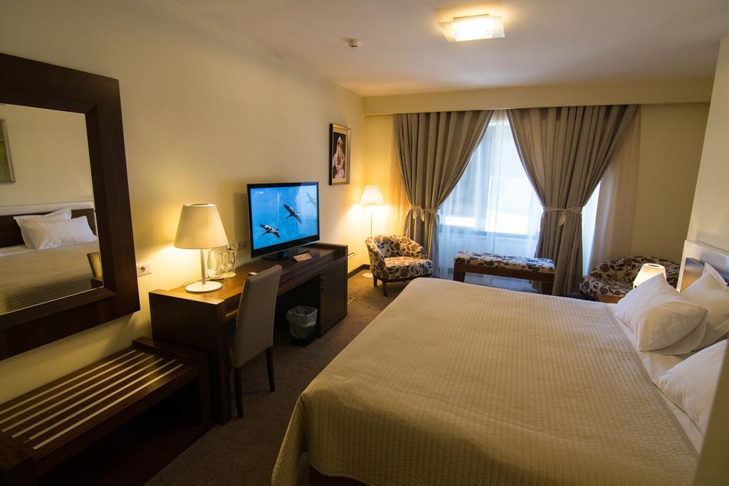 Boutique Hotel Kotoni Тирана Экстерьер фото